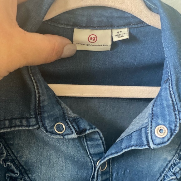 Ag Jean shirt size 4t it’s a slim fit - Picture 3 of 4
